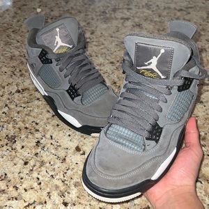 Jordan 4’s hardly worn still has most stars on bottom